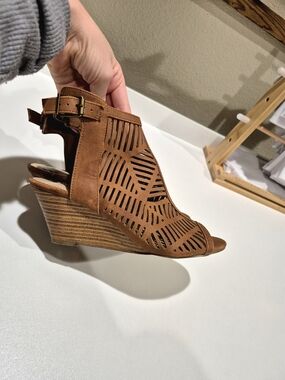 Women’s Cutout Wedge Sandals - Tan